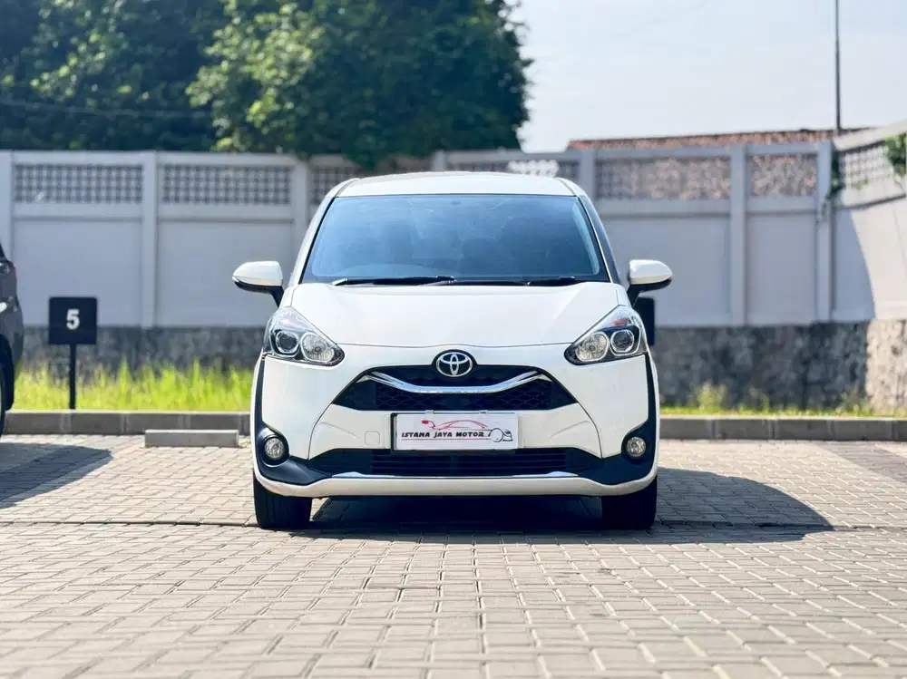 Toyota Sienta V at 2020