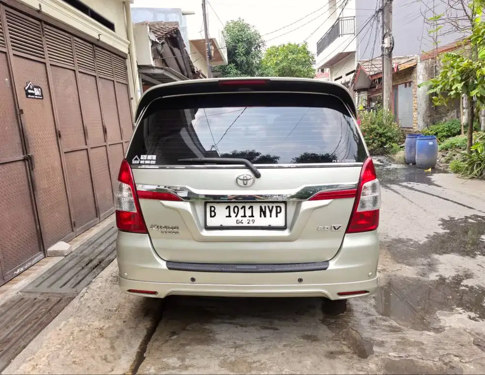 Toyota Kijang Innova Inova V Luxury AT Matic Tahun 2014 Silver , 2015
