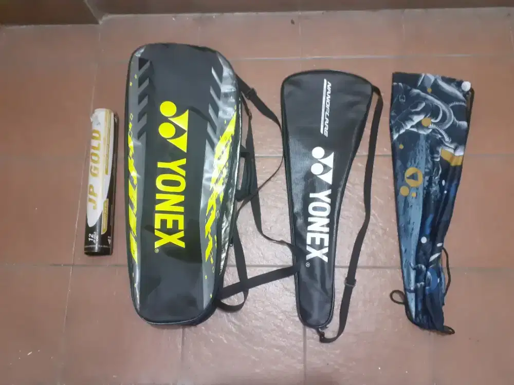 Raket badminton