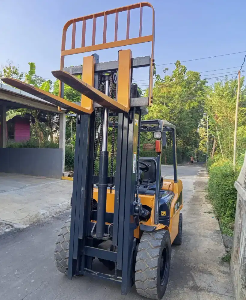 Forklift 3 Ton 2020 Caterpillar siap kerja Three lift