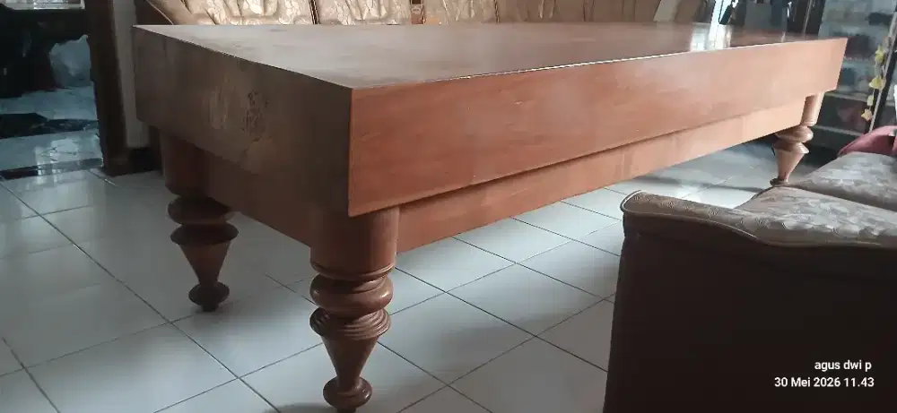 Meja Jati Solid