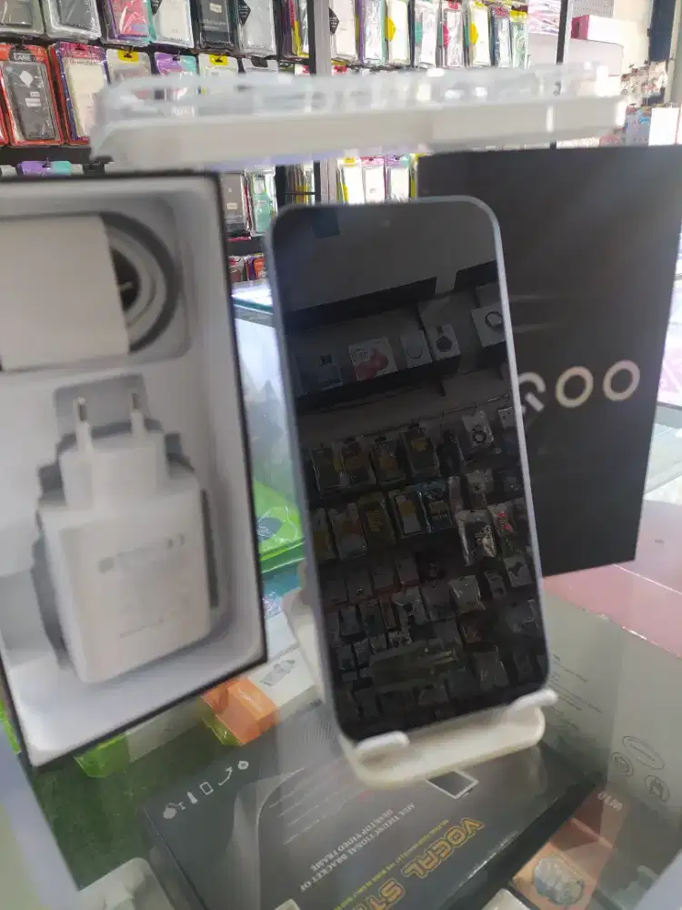 IQOO Z11 5G RAM 8 ROM 128 SECOND SEPERTI BARU. MULUSS POLL 100%