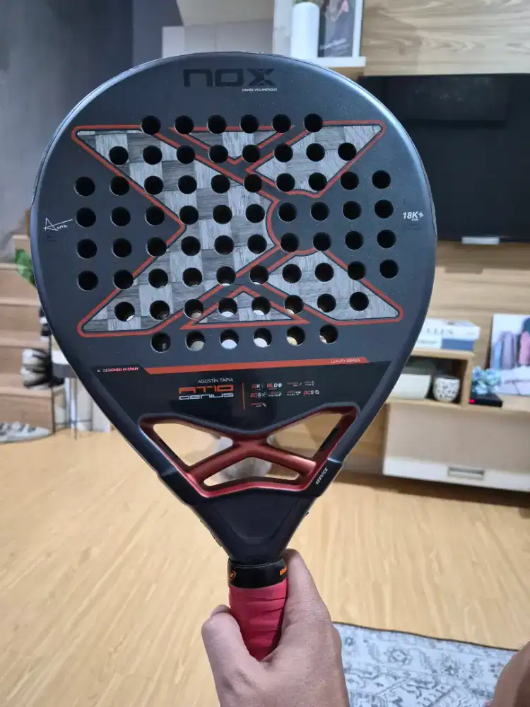 Raket padel nox at 10 carbon 18k
