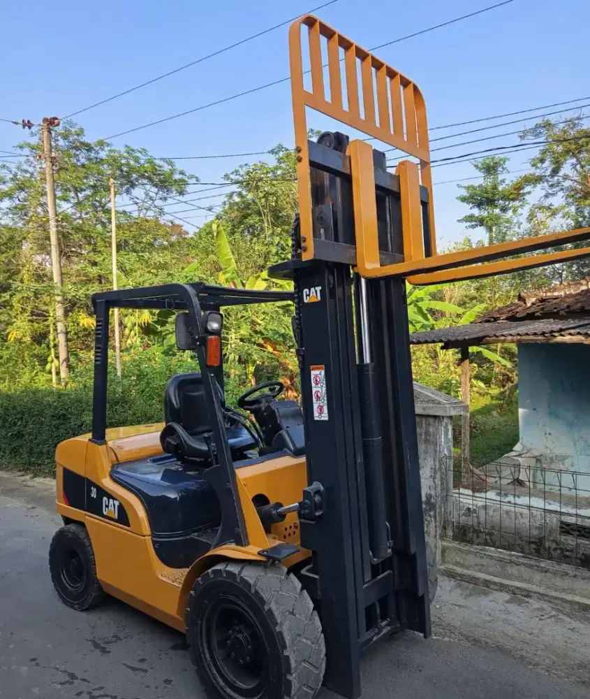 Forklift 3 Ton Caterpillar 2020 three lift
