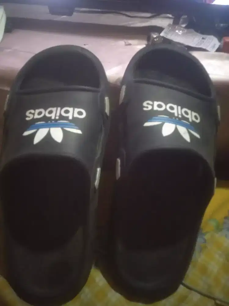 Di jual cepat sandal karat pria merk abibas murah