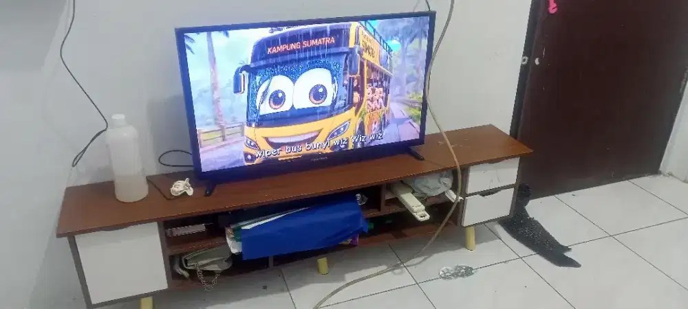 Tv android Polytron+ meja