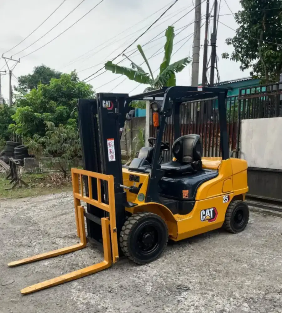 Forklift 2,5 Ton Caterpillar original siap kerja tahun 2021