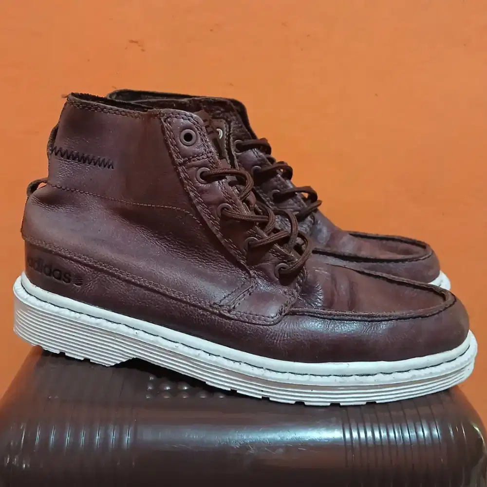 Adidas neo boots (US10/CM28) BEKAS