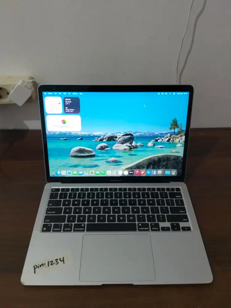 Macbook air M1 2020 13inch 8/256 SSD