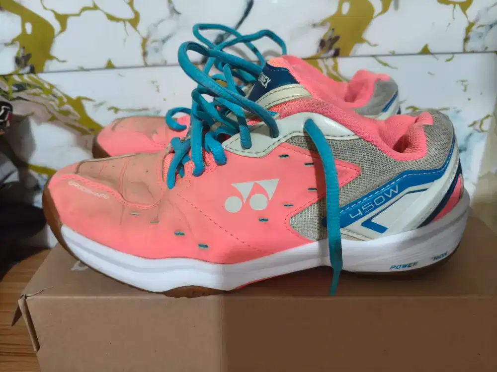 Sepatu Badminton Yonex 450 W size 39