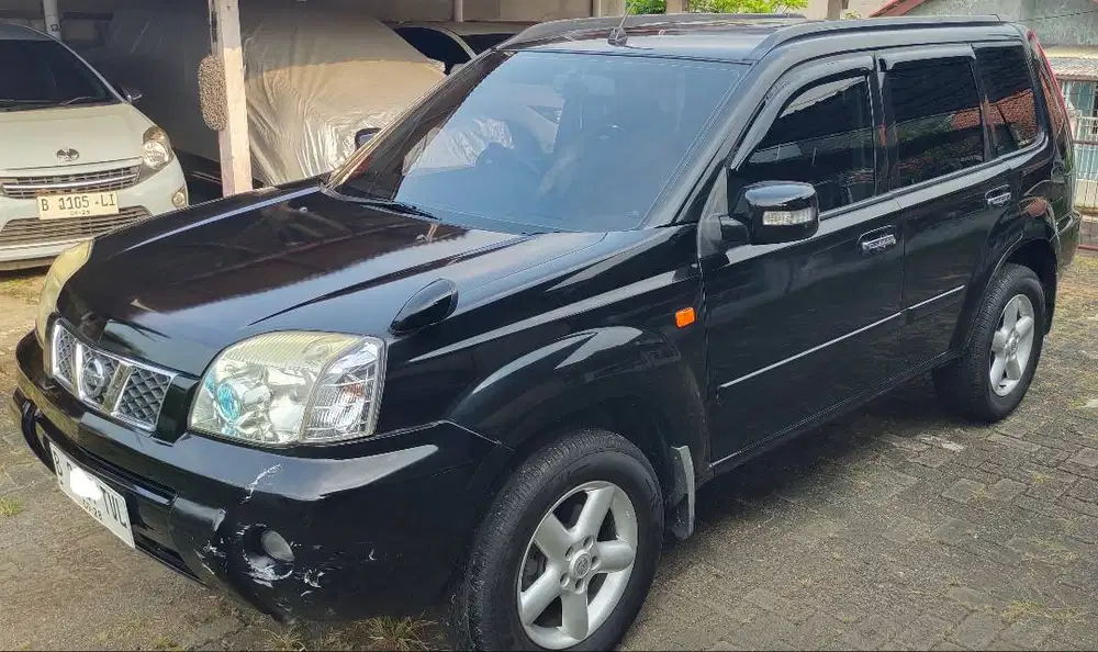 Nissan X-trail T30 ST 2006 Hitam