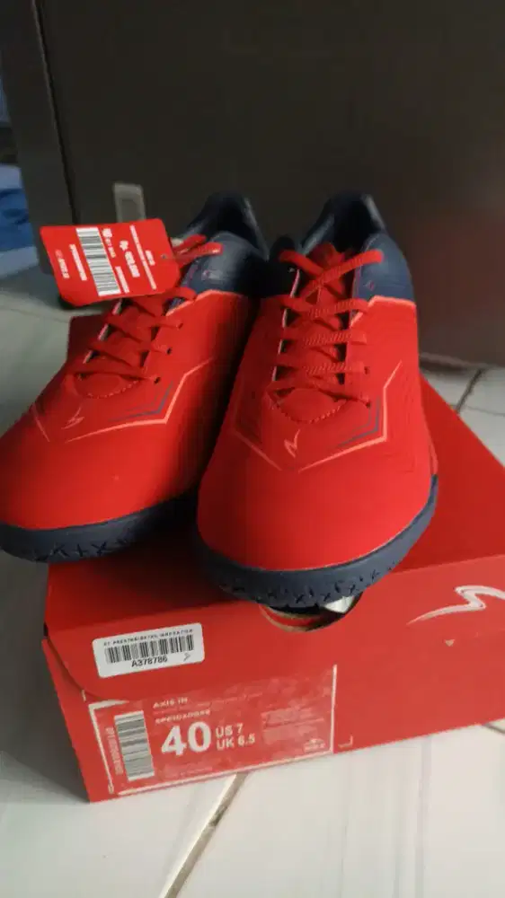 Sepatu specs futsal no 40
