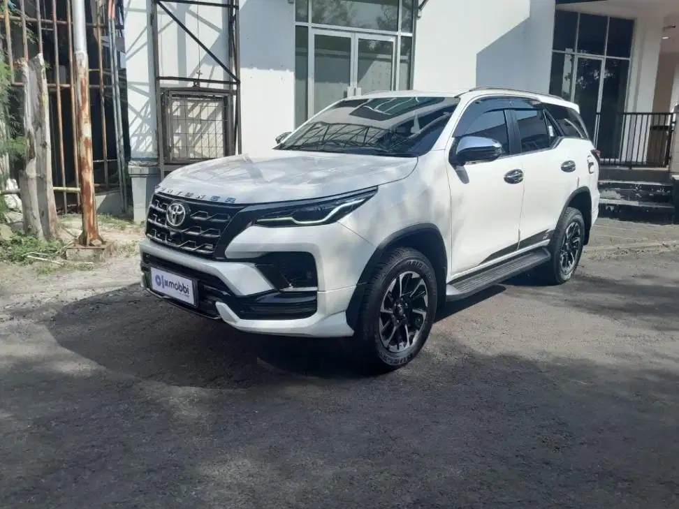 Pajak Panjang - Toyota Fortuner 2.8 VRZ GR Sport AT 2022 Putih