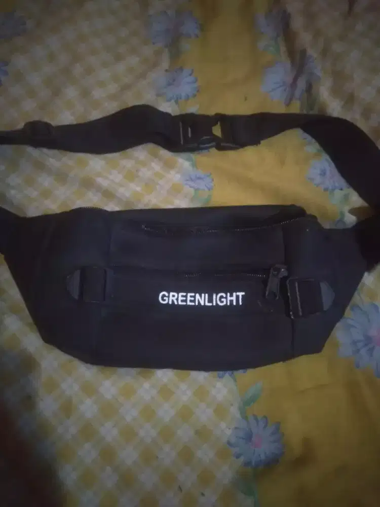 Di jual cepat tas selempang pria merk GREENLGHT murah