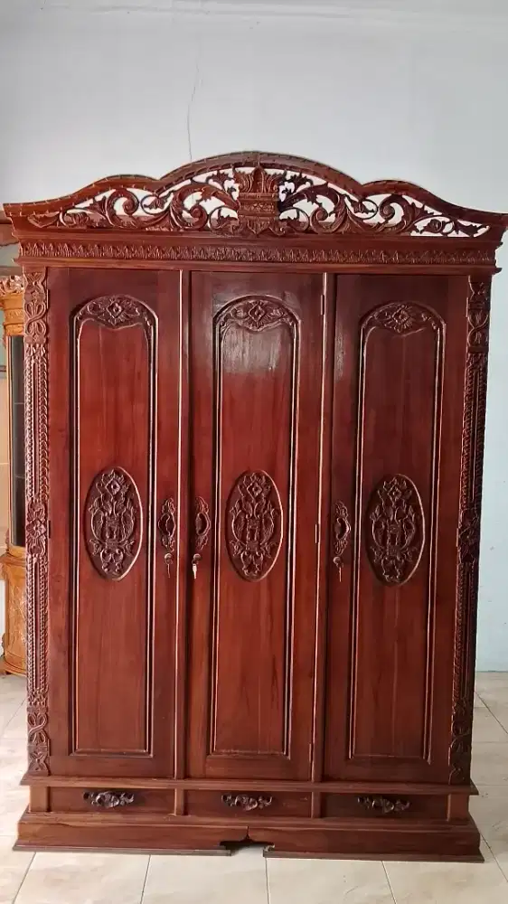 lemari baju ukiran jati jepara