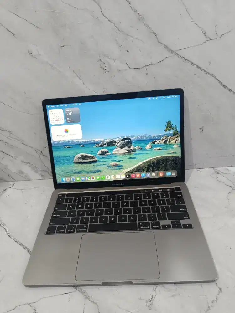 Macbook pro 13 inch 2020 intel core i7 16/512 SSD