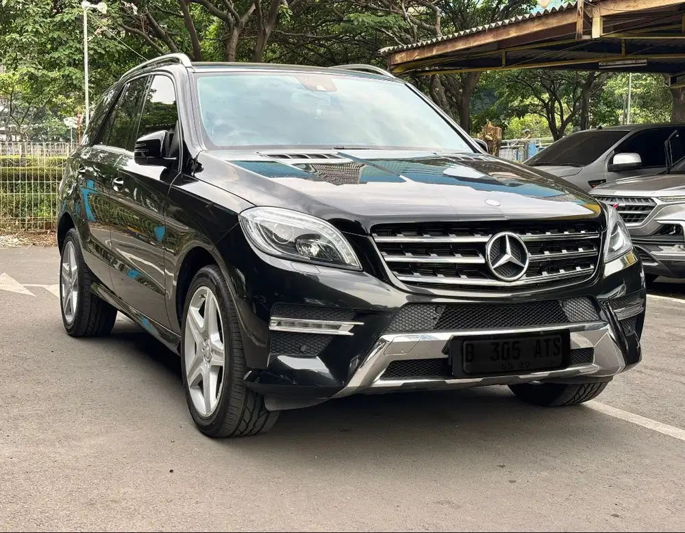 LEXUS LX570 AT 2015 HITAM
