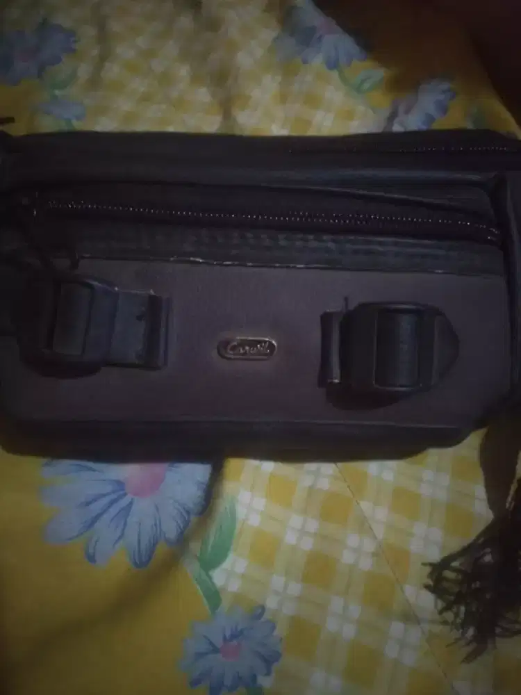 Di jual cepat sandal selempang pria merk karviil