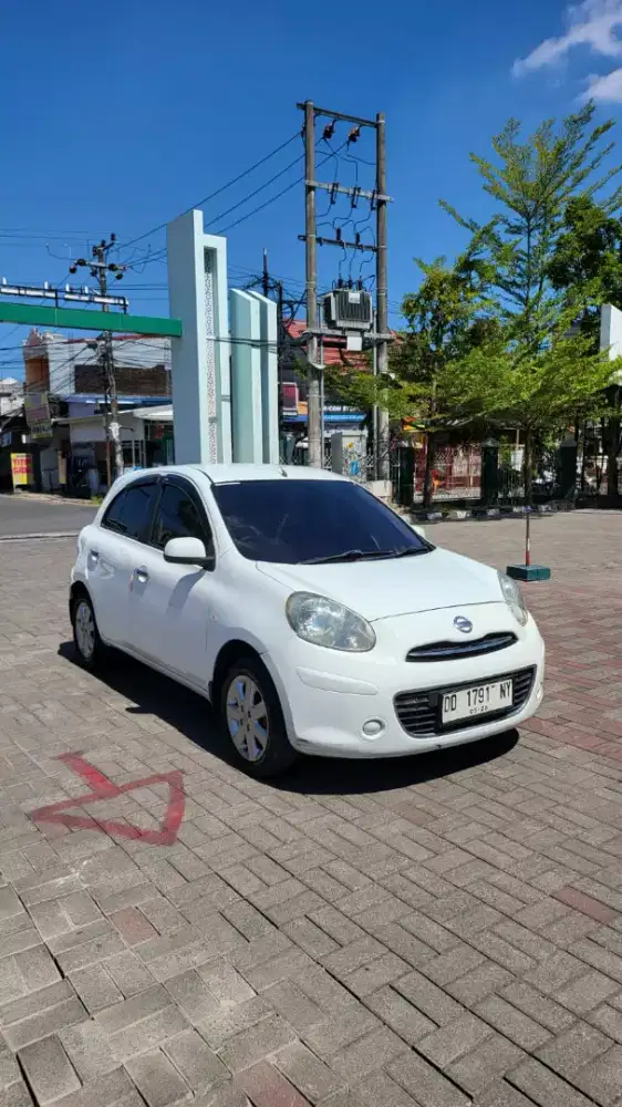 Nissan march matic tahun 2011