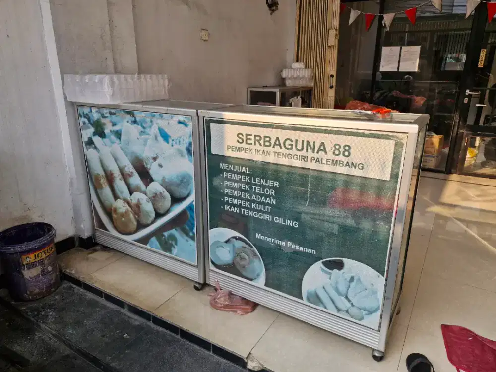 Dijual etalase 1 meter 2 unit
