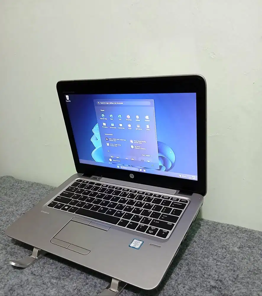 Elitebook 820 G3 i5-6300U | 8/256GB DDR4 SSD | HP Setara Thinkpad X260
