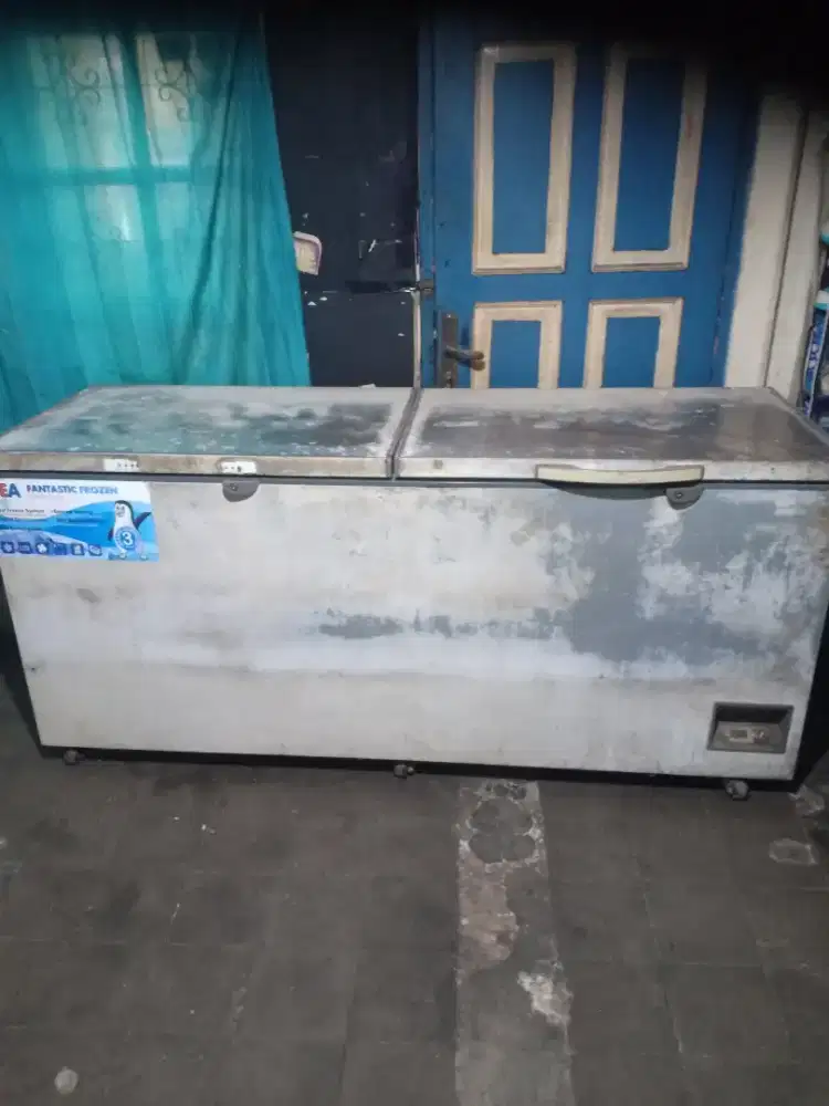 Jual frizer BOK merk GEA kapasitas 715 liter dingin beku normal