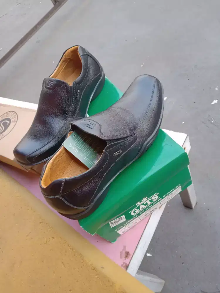 Sepatu kerja gats
