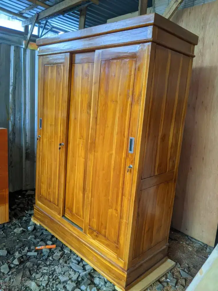 Lemari jati baru