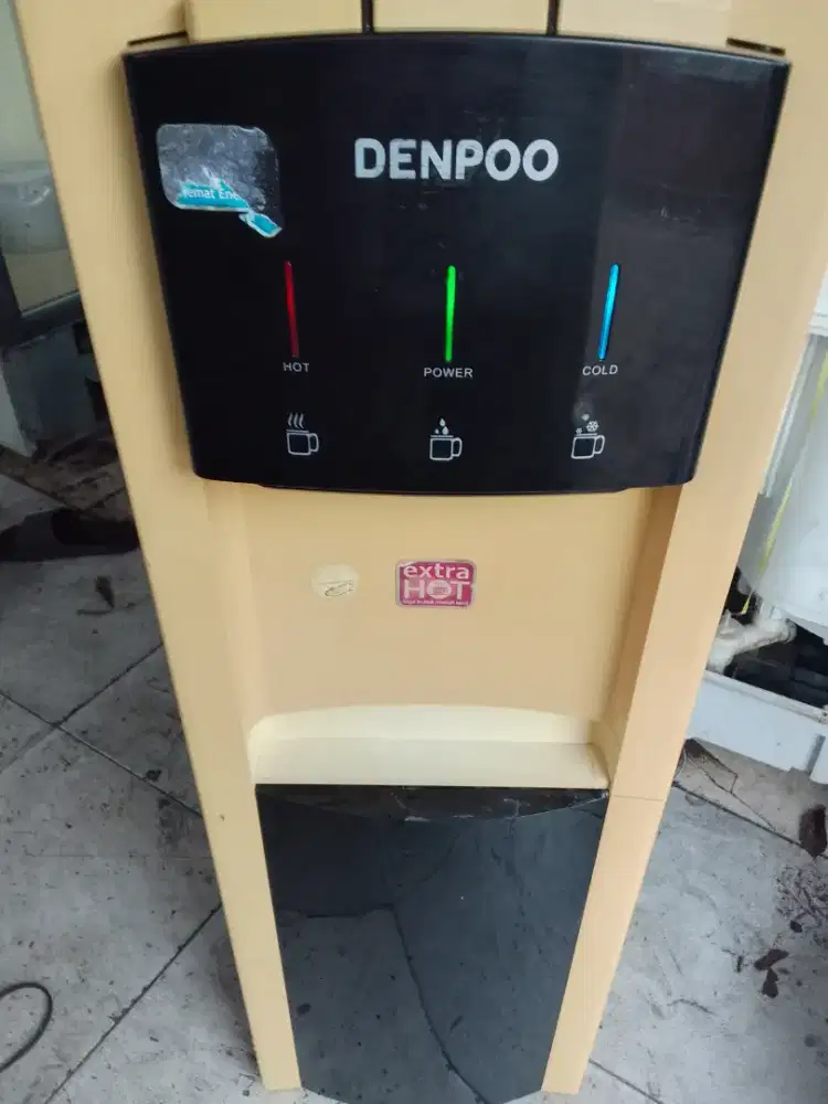 Dispenser merek dennpoo panas dingin mesin normal bagus tinggal pake