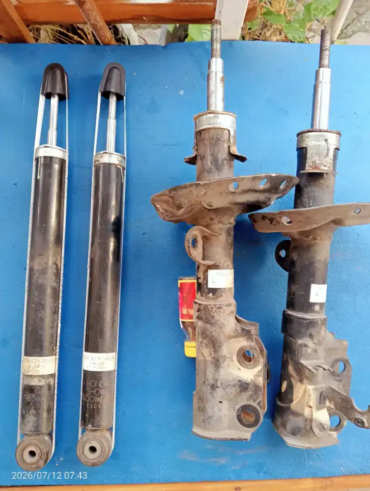 Shock breaker Honda jazz RS 2010