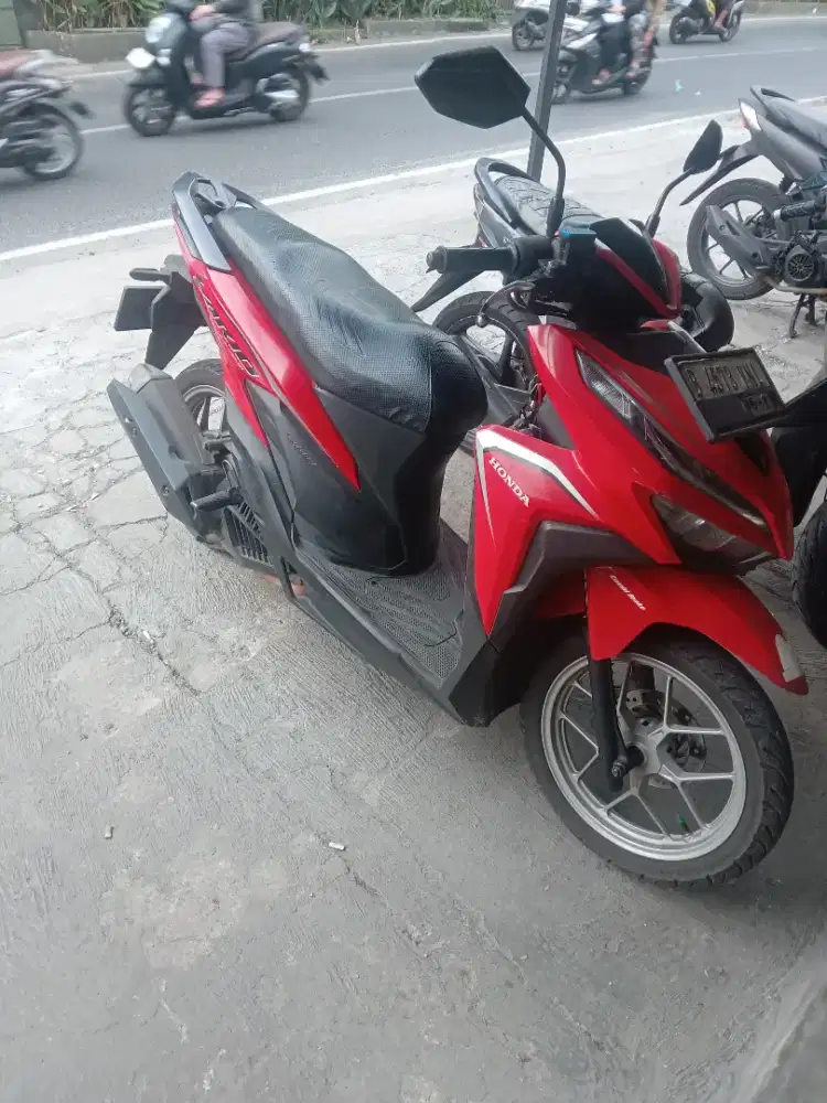 Jual vario125 warna merah
