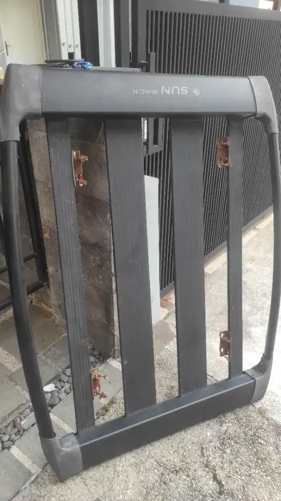 Rack mobil bahan alumunium tebal