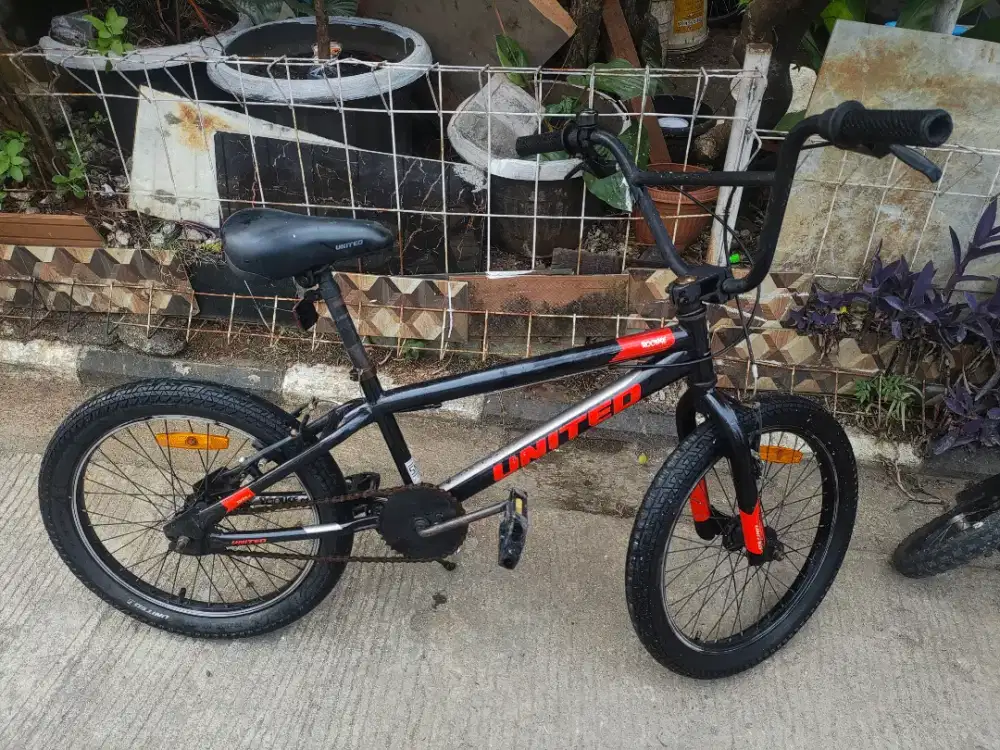 Sepeda united bmx