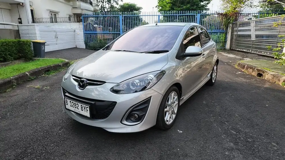 Mazda 2 HB RZ 2013 AT Silver