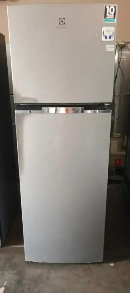 Kulkas Electrolux 2 Pintu Mulus