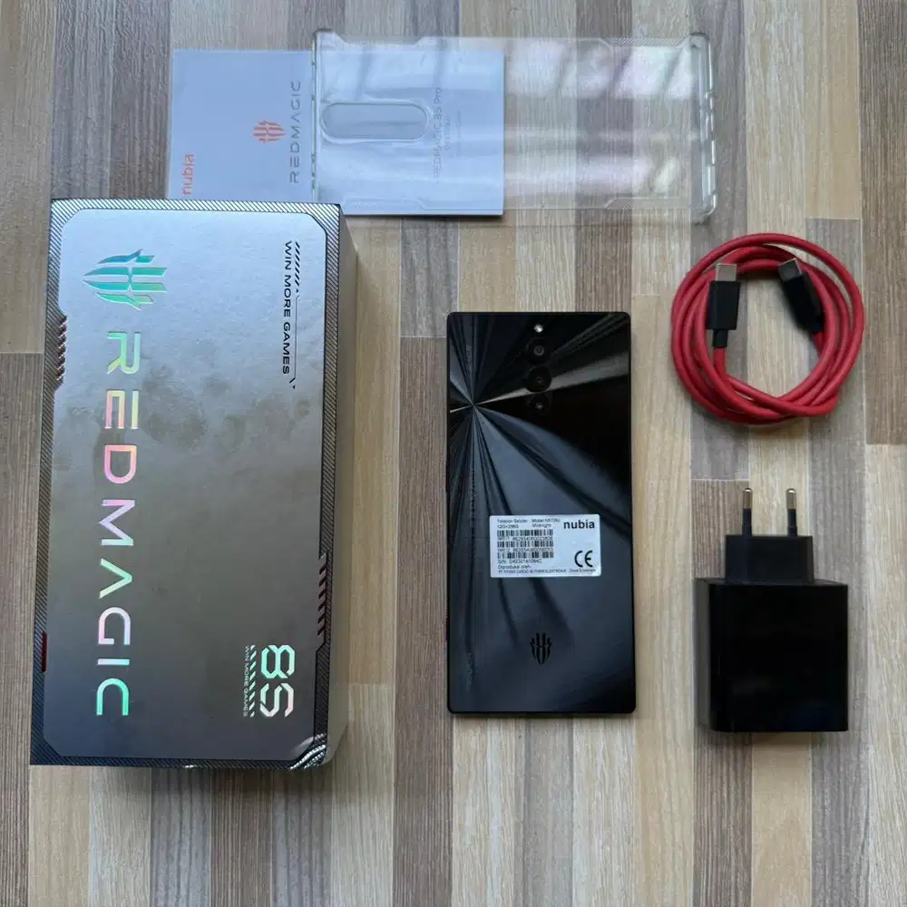 Redmagic 8s pro 12/256 like new