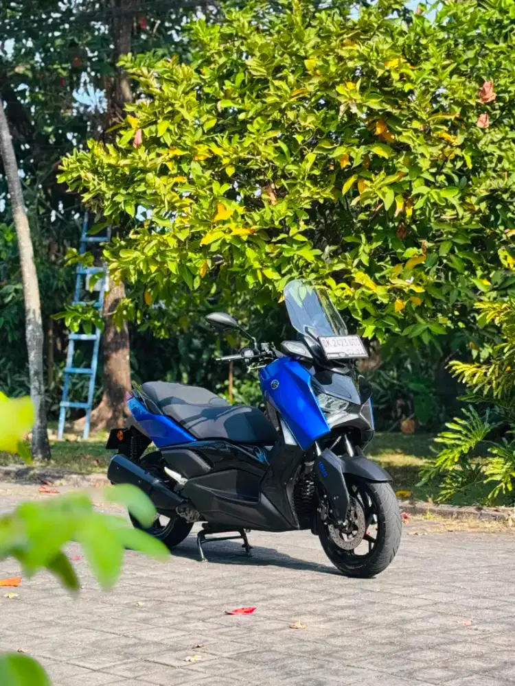 Xmax 2026 blue connected