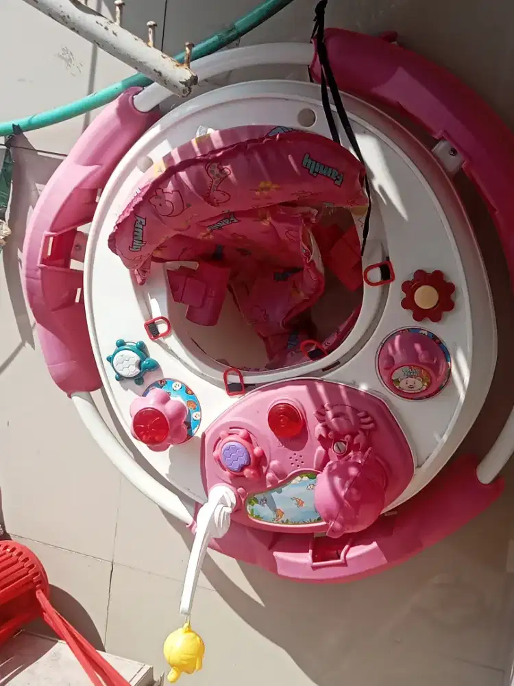 Baby walker bayi