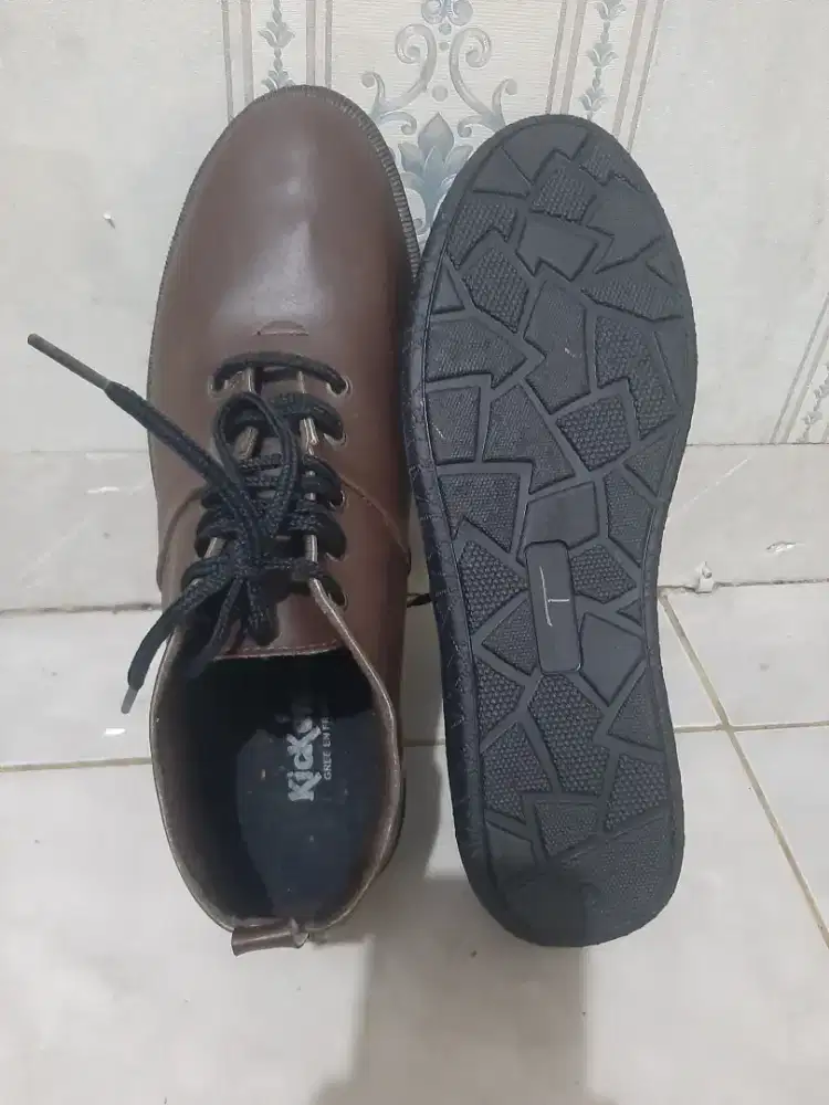 Sepatu pantopel kulit kickers uk 43/44 baru