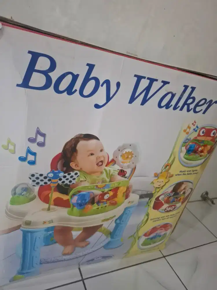 Baby walker ada mainannya