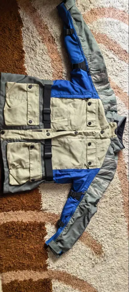 Set jaket dan celana riding bmw