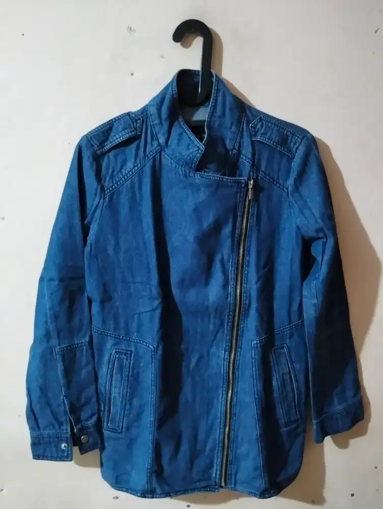Jaket levis wanita