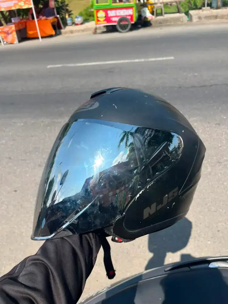Helm njs size L keren