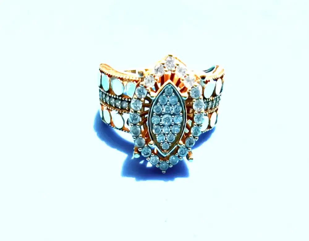 Cincin Emas 4,7 Gram Model Marquise Elegan Kondisi Terawat
 Pribadi