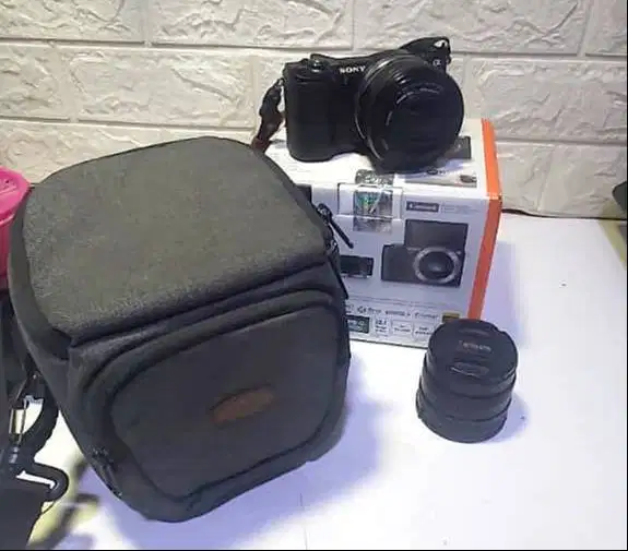 Sony A5000 fullset + Lensa Fix 50mm f1.8 7Artisan