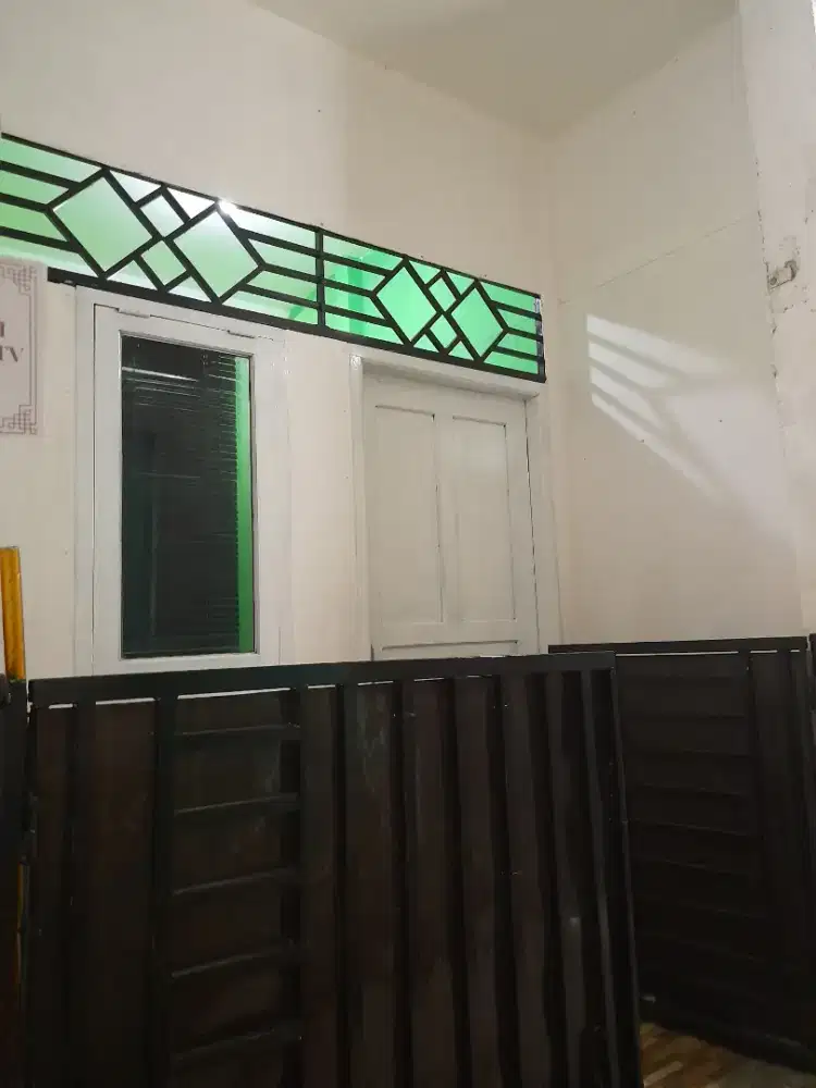 DIJUAL CEPAT KONTRAKAN 2 LANTAI ,MURAH KARENA BU