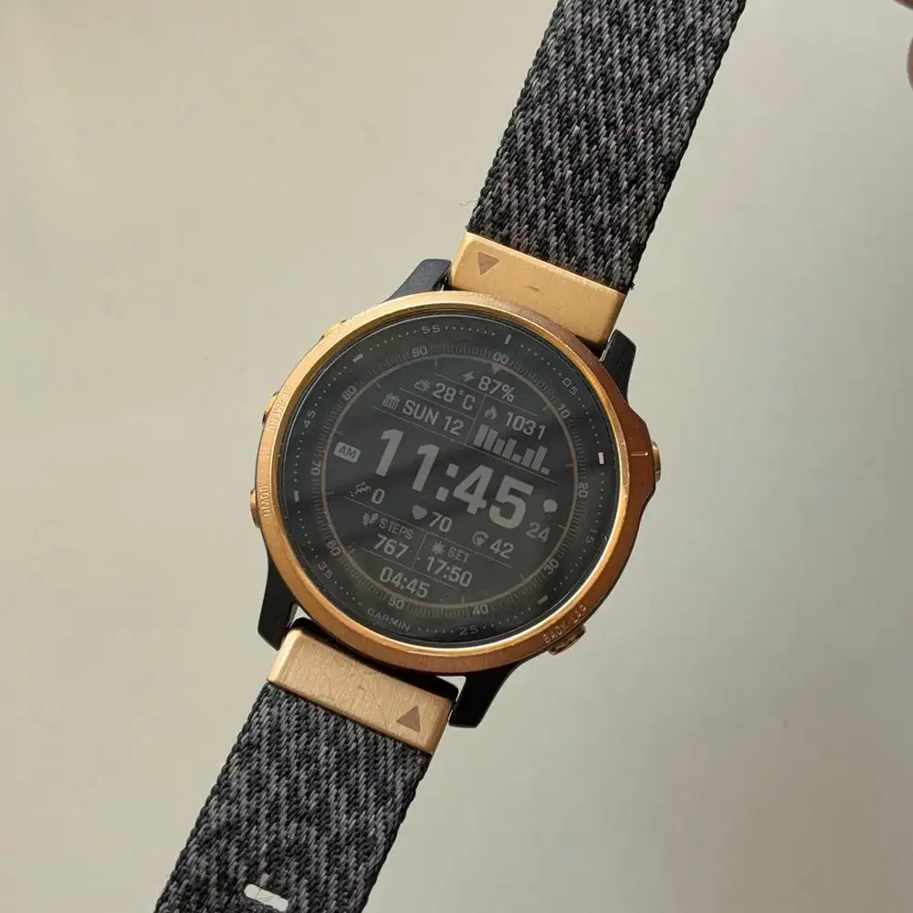 Garmin Fenix 6S Sapphire with Heathered Black Nylon Band
