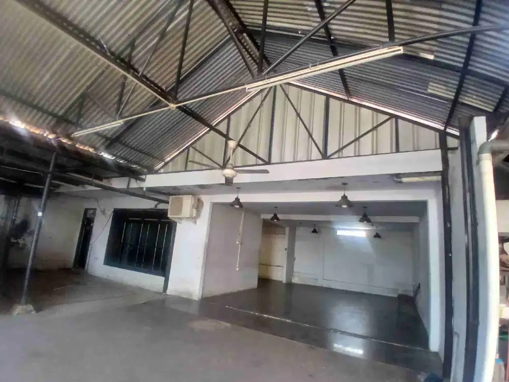 Pinggir Jalan Utama! Sewa Workshop Cipinang - Akses Kendaraan Besar Mudah