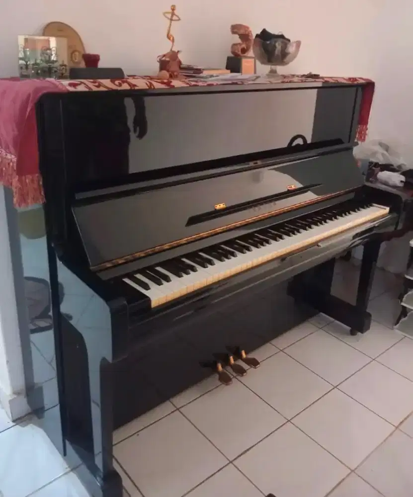 Piano Upright Yamaha made in Japan