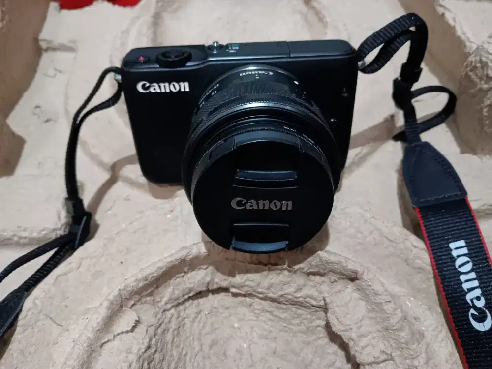 KAMERA CANON M10